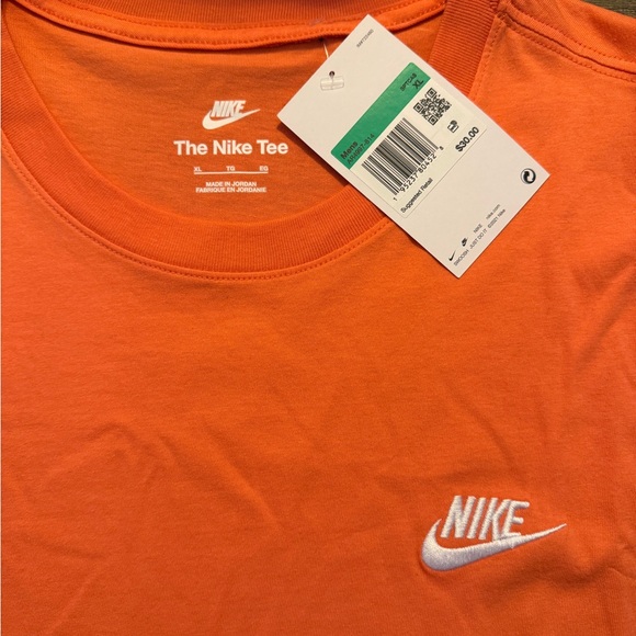 Nike Men's Bright Orange Short Sleeve Tee - Picture 2 of 3